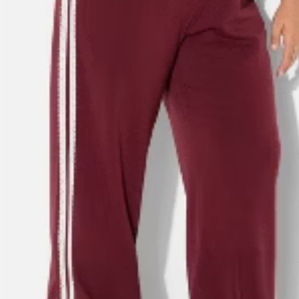 Zoe + Liv Women’s Burgundy Track Pants with White lace Stripe. 2x nwt
